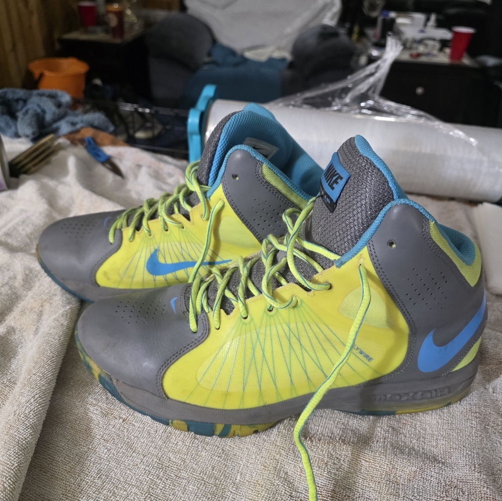 Nike Mens Air Max Flywire, Size 10.5.  Blue and Lime Green Excellent Condition!